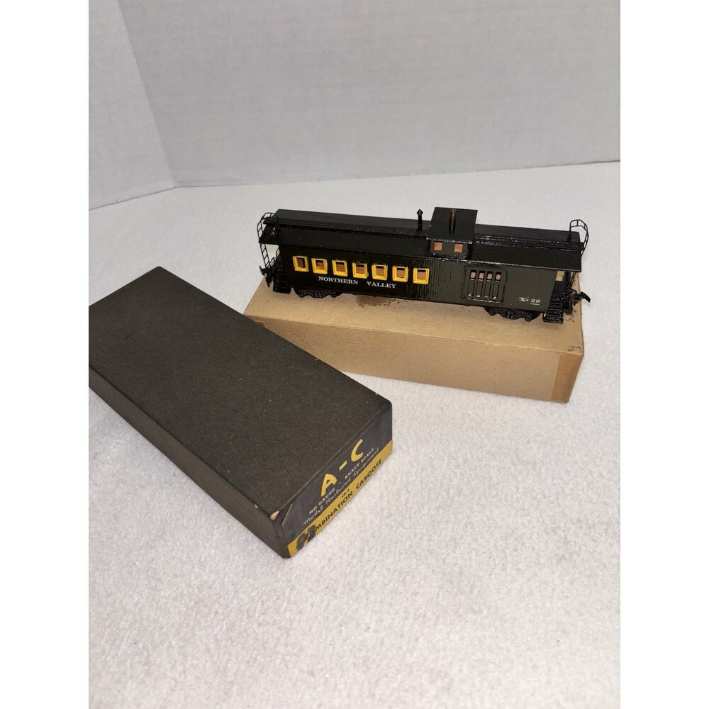 HO Scale Northern Valley Line Caboose #X Green Painted Freight Train